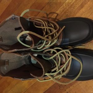 Mens Sperry rain boots size 9.5. Brand new never worn before.